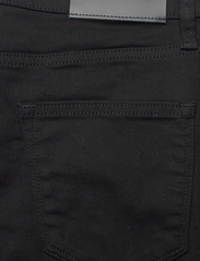Calvin Klein - MID RISE SLIM - INFINITE BLACK - sirge säärega teksad - denim black - 4