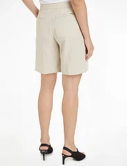 Calvin Klein - LINEN TAILORED SHORTS - casual shorts - peyote - 2