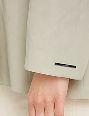 Calvin Klein - LINEN TAILORED RELAXED BLAZER - odzież imprezowa w cenach outletowych - peyote - 3