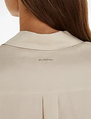 Calvin Klein - LINEN BLEND RELAXED SHIRT - langermede skjorter - peyote - 3