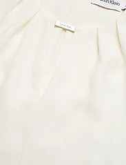 Calvin Klein - METAL BAR SHORT SLEEVE BLOUSE - kurzämlige blusen - vanilla ice - 2