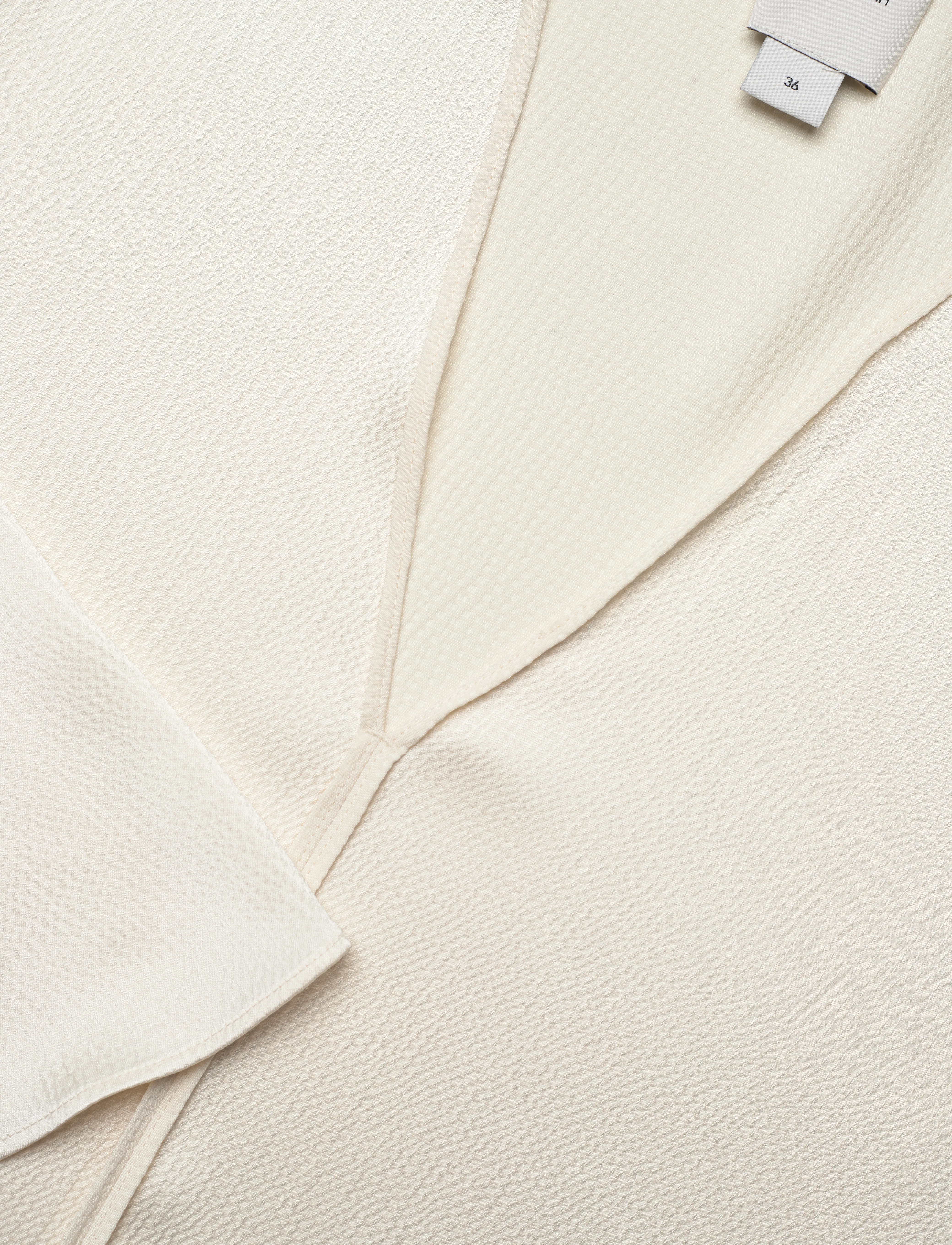 Calvin Klein - HAMMERED SATIN V NECK LS BLOUSE - egret - 4