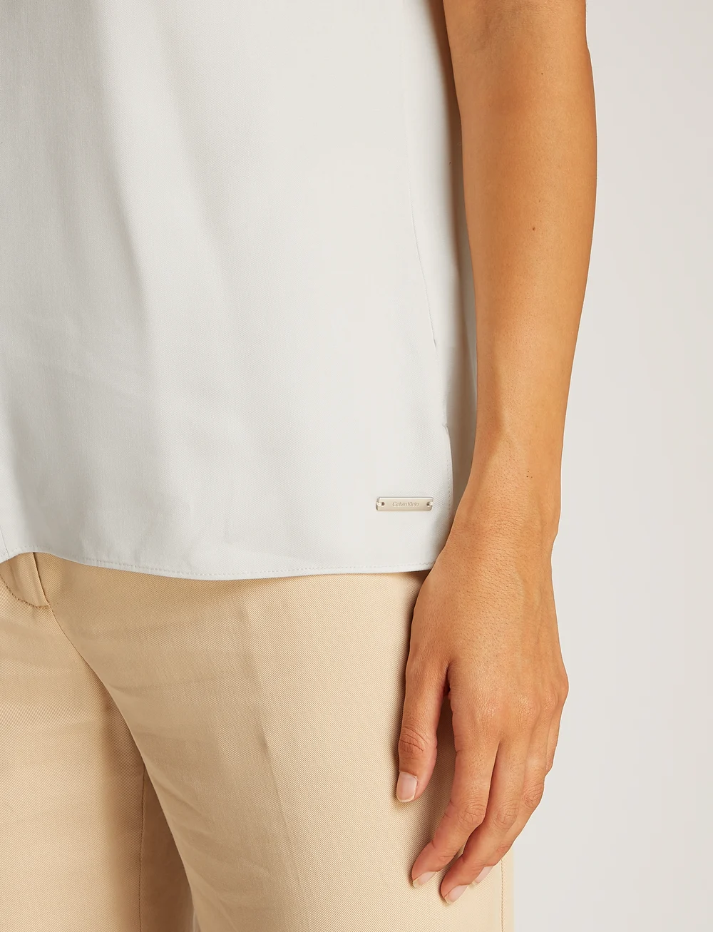 Calvin Klein - NATURAL SHEEN SS GATHERED BLOUSE - kortærmede bluser - egret - 3