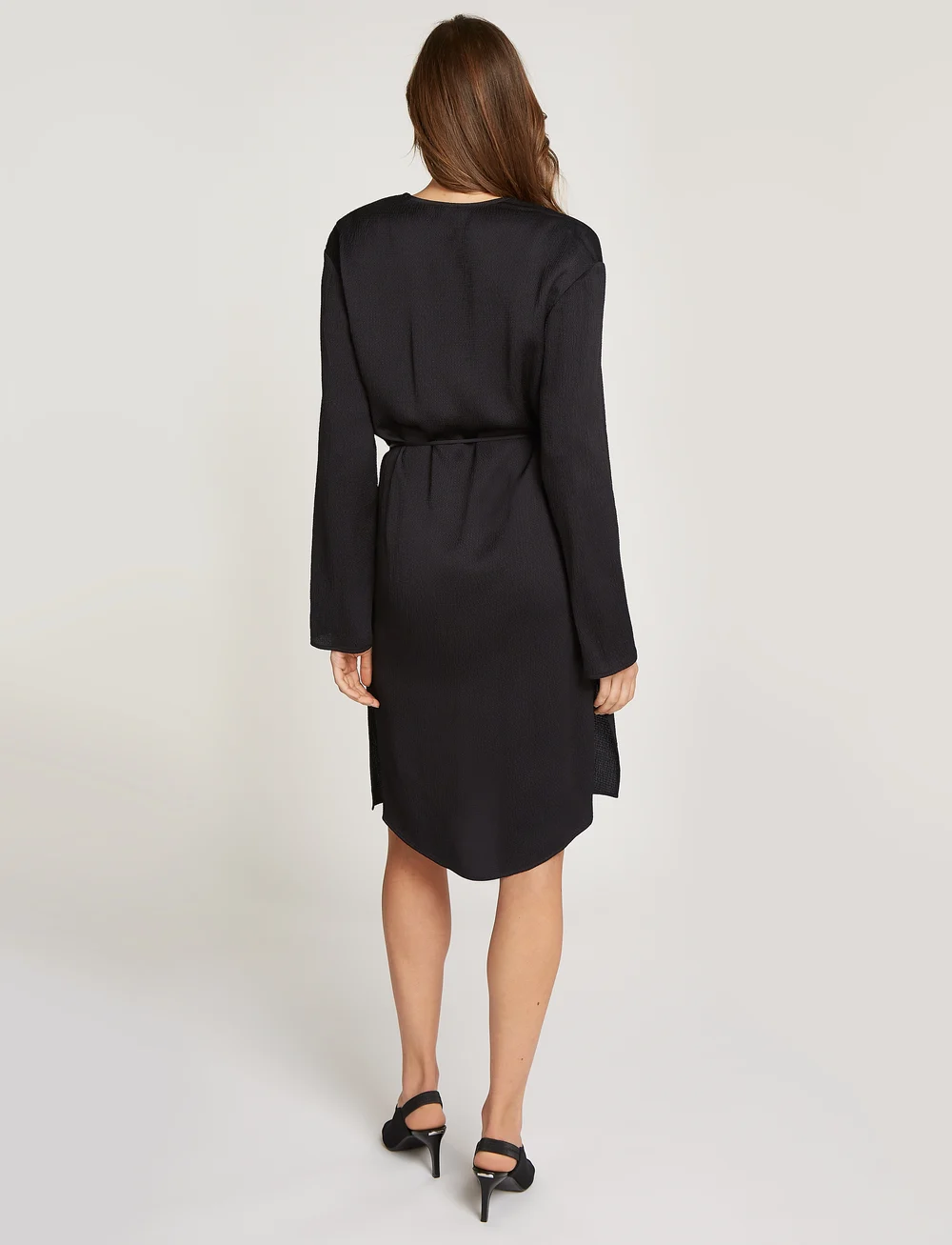 Calvin Klein - HAMMERED SATIN V NECK DRESS - cocktail dresses - ck black - 2