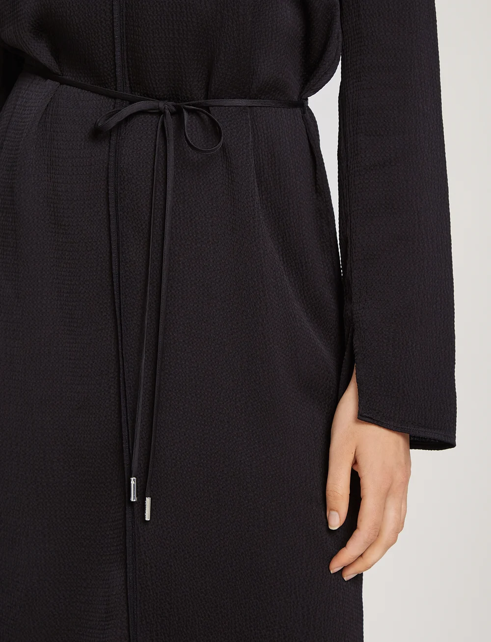 Calvin Klein - HAMMERED SATIN V NECK DRESS - cocktail dresses - ck black - 3