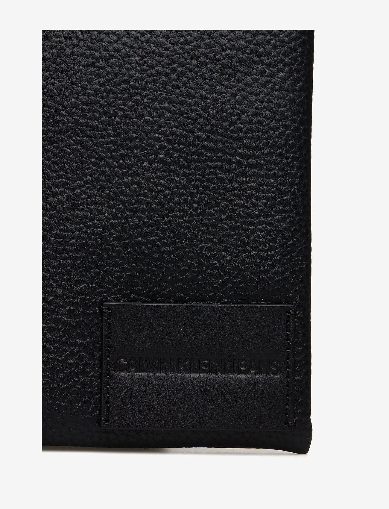 Calvin Klein - PEBBLE ESSENTIAL MED TRAVEL POUC - black - 4