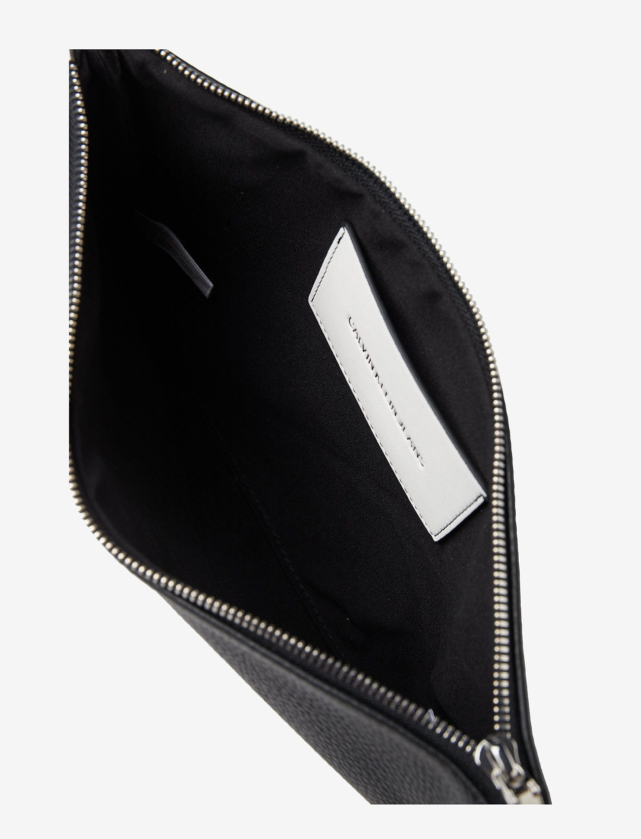 Calvin Klein - PEBBLE ESSENTIAL MED TRAVEL POUC - black - 5