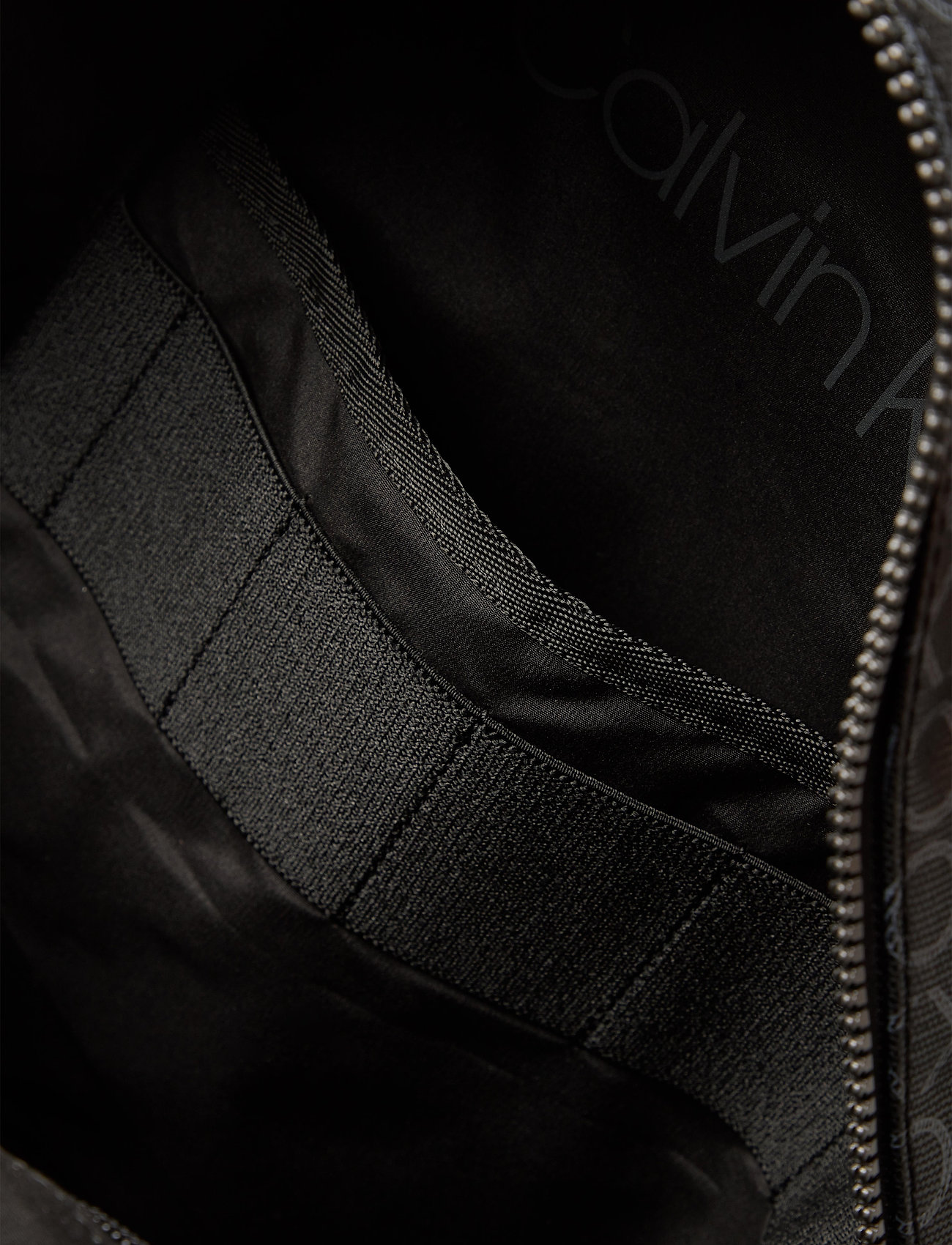Calvin Klein - CK MONO ROUND BACKPA - black mono - 4