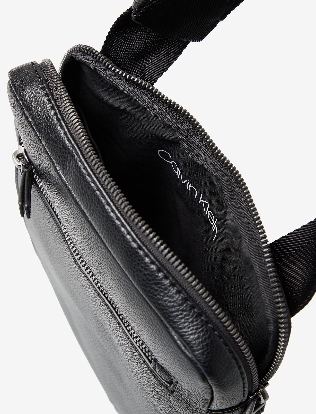 Calvin Klein - CK QT POCKET FLAT CROSSOVER - black - 4