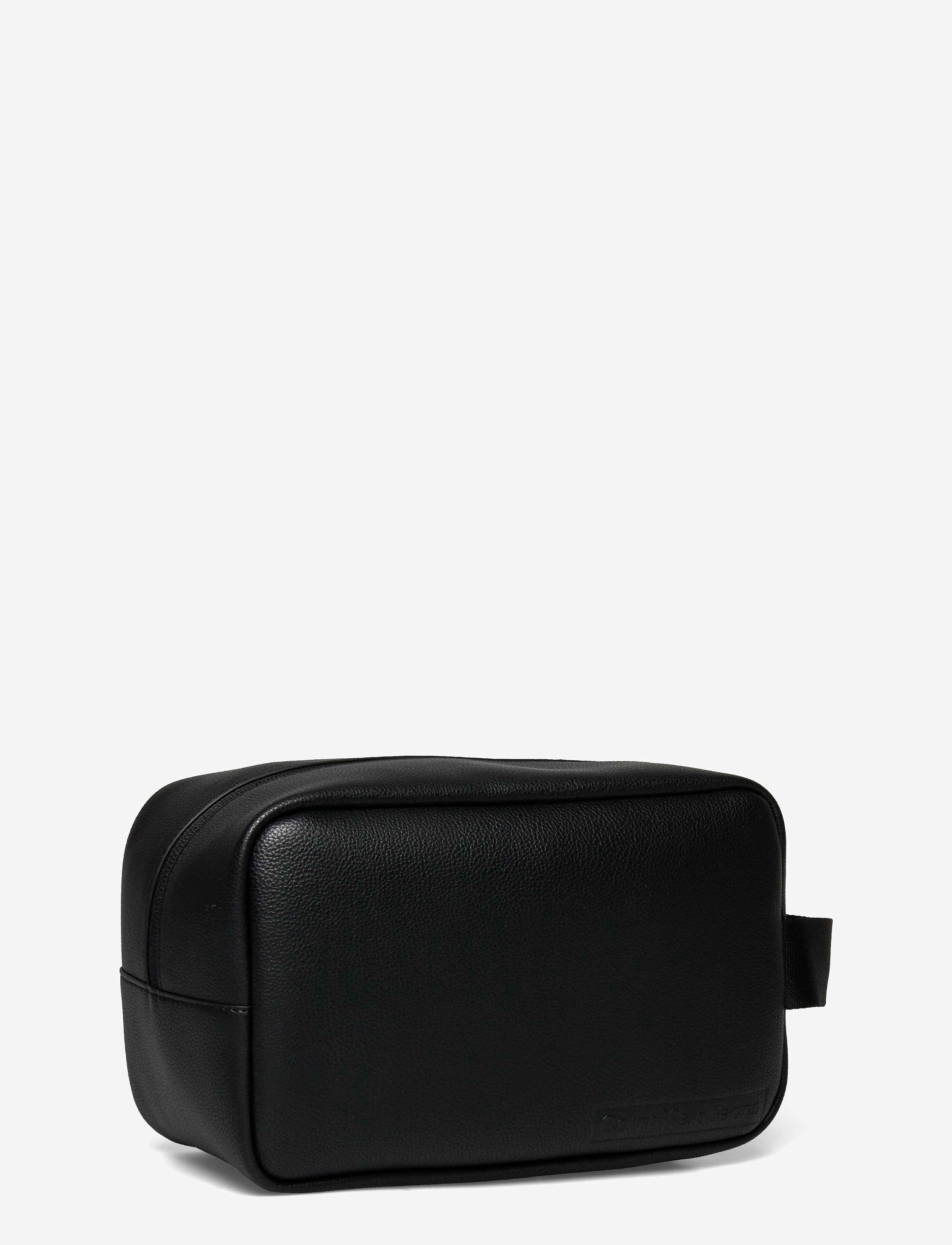 Calvin Klein - LOGO EMBOSS WASHBAG - black - 2