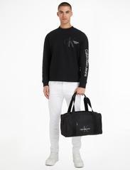 Calvin Klein - SPORT ESSENTIALS DUFFLE43 M - laisvalaikio krepšiai - black - 1