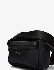 Calvin Klein - CK ESSENTIAL CAMERA BAG W/PCKT - shoulder bags - ck black - 3