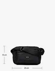 Calvin Klein - CK ESSENTIAL CAMERA BAG W/PCKT - shoulder bags - ck black - 5