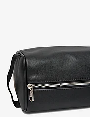 Calvin Klein - MONO HRDW RFID WASHBAG - kosmetikos reikmenų krepšiai - black - 3