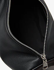 Calvin Klein - MONO HRDW RFID WASHBAG - toiletry bags - black - 4