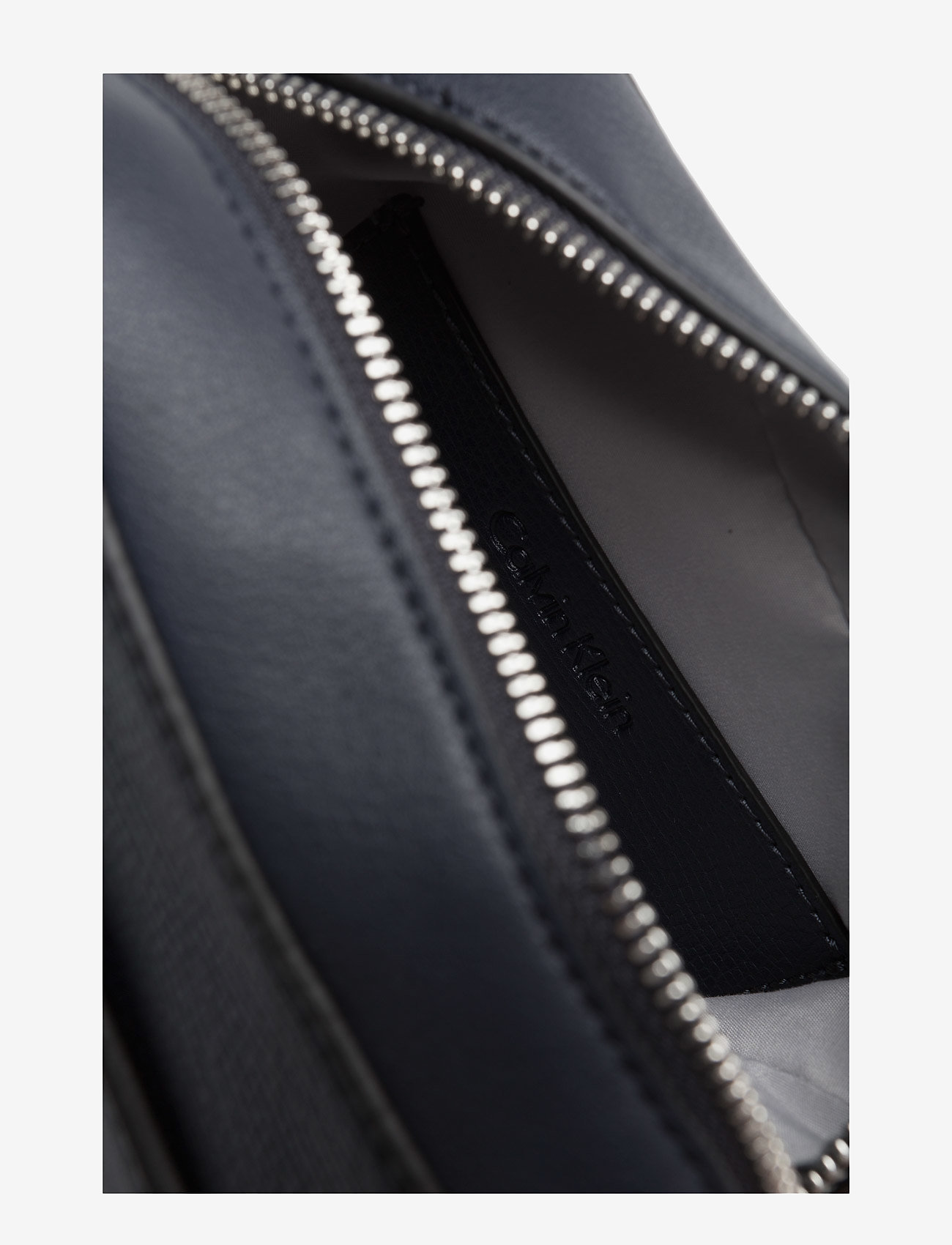 Calvin Klein - LE4 SMALL CROSSOVER, - blue night - 3