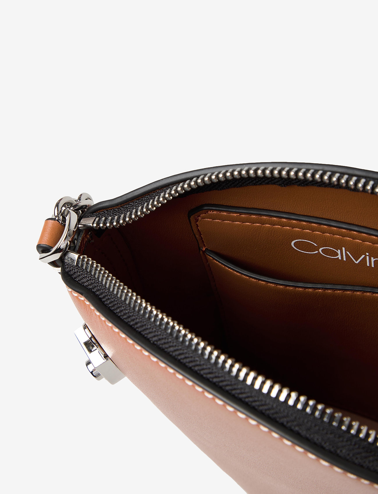 Calvin Klein - LOCK DOMED CROSSBODY - cuoio - 4