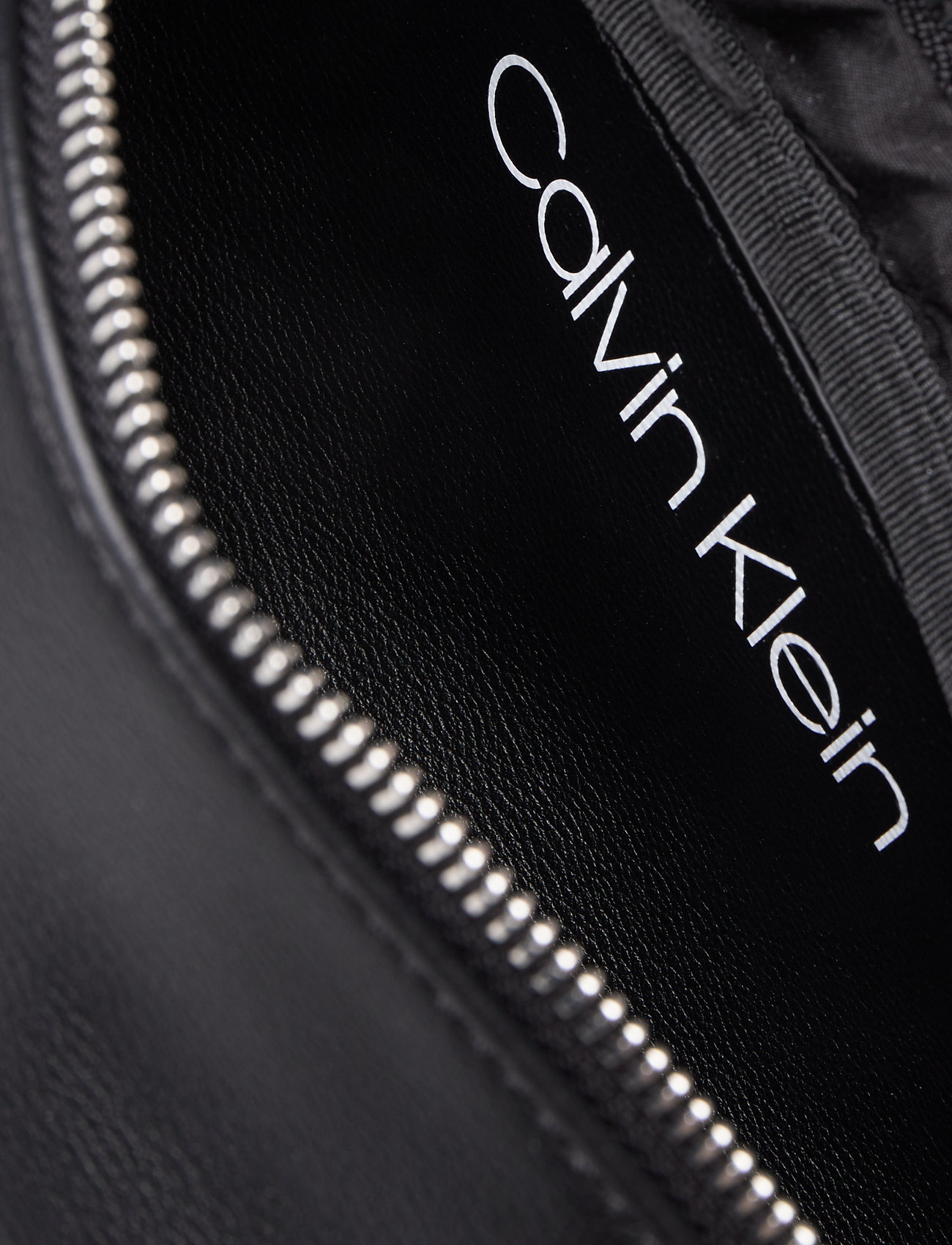 Calvin Klein - NY SHAPED WAISTBAG M - black - 4