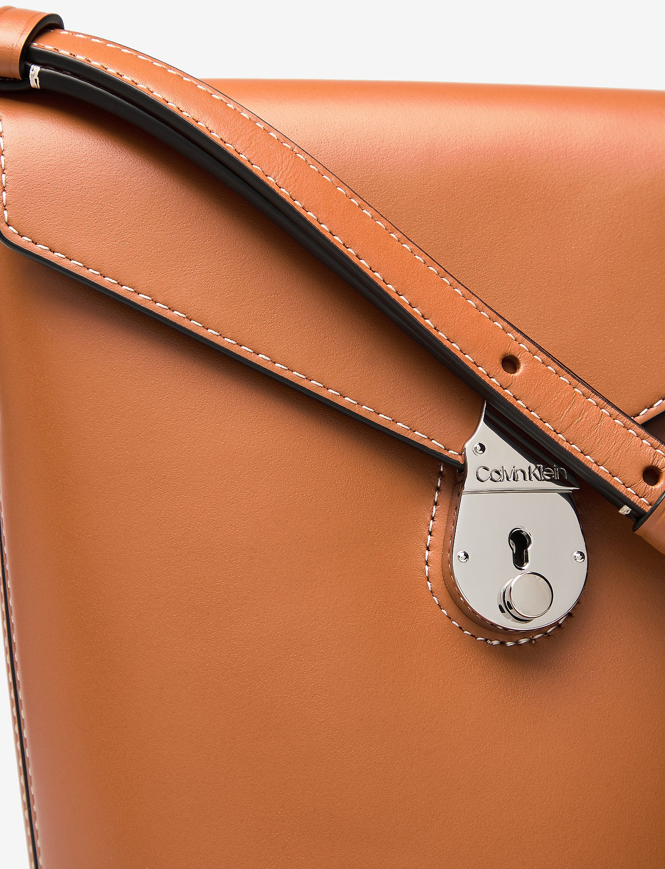 Calvin Klein - LOCK BUCKET SM - cuoio - 3