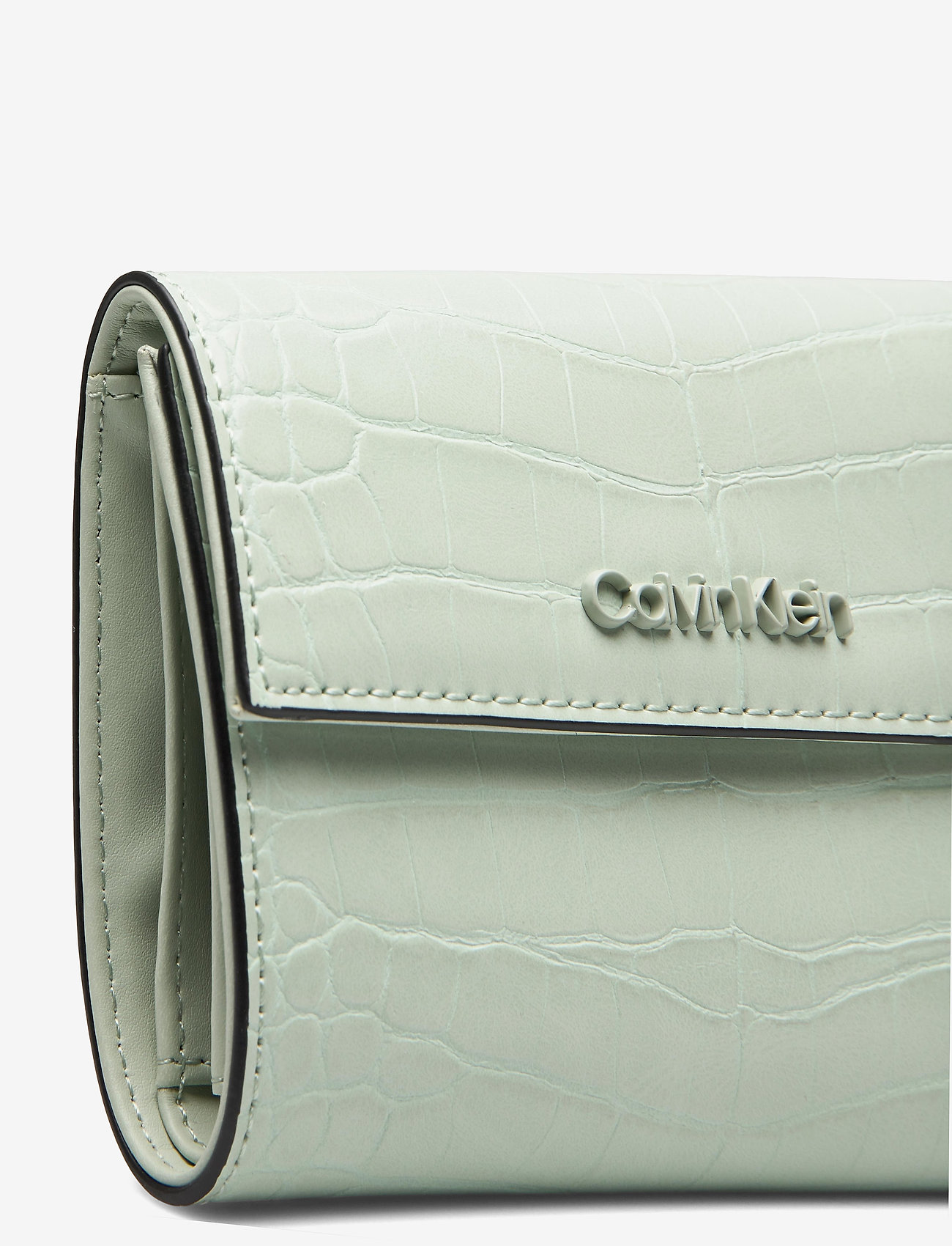 Calvin Klein - CK MUST TRIFOLD WALL - petal green - 3