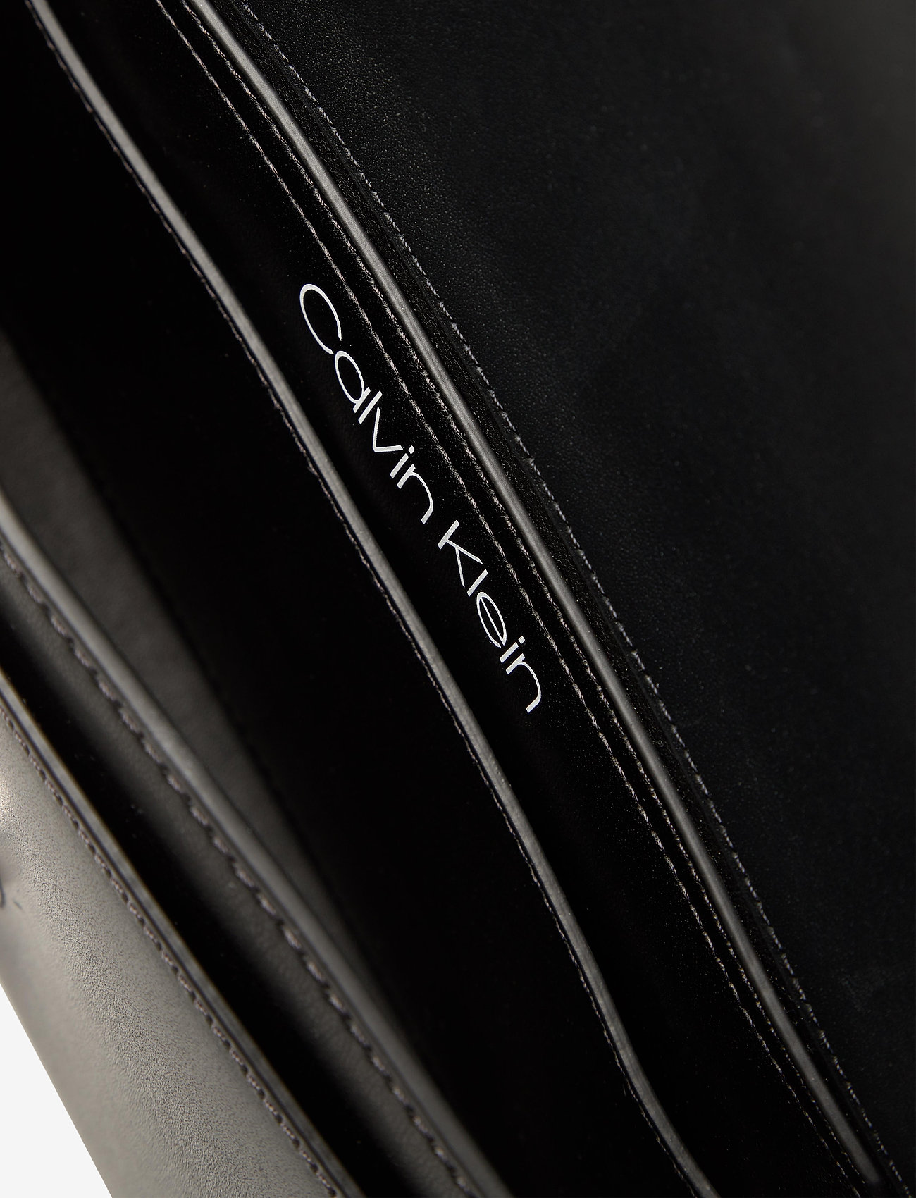 Calvin Klein - LOCK CONV CROSSBODY - black - 4
