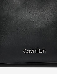 Calvin Klein - ROUND BP SM - black - 3