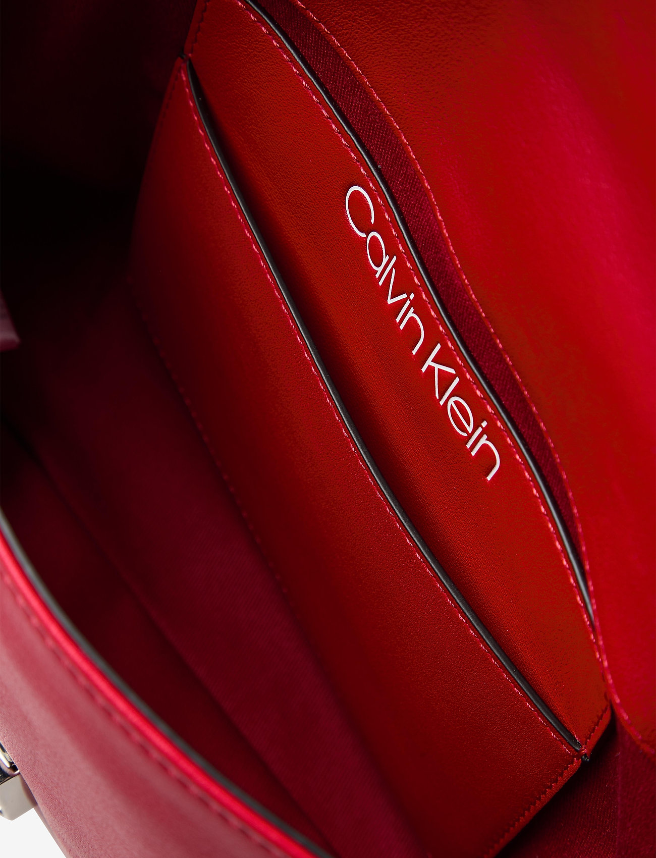 Calvin Klein - SHOULDER BAG MD - chilli pepper - 4