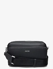 Calvin Klein - CK MUST CAMERA BAG W/PCKT LG - dzimšanas dienas dāvanas - ck black - 0
