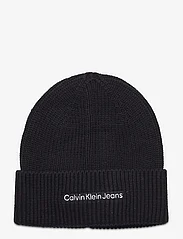 Calvin Klein - INSTITUTIONAL EMBRO BEANIE - mažiausios kainos - black - 0