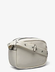 Calvin Klein - ULTRALIGHT DBLZIPCAMERA BAG21 PU - väskor - ivory - 2