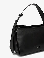Calvin Klein - ELEVATED SOFT SHOULDER BAG SM - ck black - 3