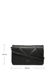Calvin Klein - RE-LOCK QUILT SHOULDER BAG - peoriided outlet-hindadega - ck black - 5