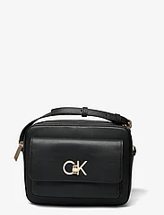 Calvin Klein - RE-LOCK CAMERA BAG W/FLAP - syntymäpäivälahjat - ck black - 0