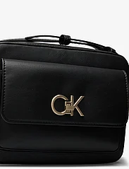 Calvin Klein - RE-LOCK CAMERA BAG W/FLAP - gimtadienio dovanos - ck black - 3