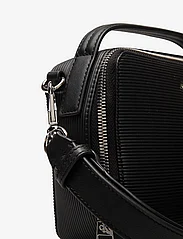 Calvin Klein - MINIMAL MONOGRAM CAMERA BAG18 T - vakarėlių drabužiai išparduotuvių kainomis - black - 3