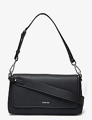 Calvin Klein - CK MUST SHOULDER BAG - juhlamuotia outlet-hintaan - ck black - 0