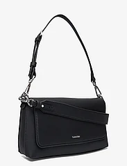 Calvin Klein - CK MUST SHOULDER BAG - festkläder till outletpriser - ck black - 2