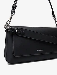 Calvin Klein - CK MUST SHOULDER BAG - party wear at outlet prices - ck black - 4