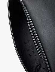 Calvin Klein - CK MUST SHOULDER BAG - odzież imprezowa w cenach outletowych - ck black - 5