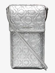 Calvin Klein - CK MUST PHONE POUCH XBODY_EMB - puhelimen kuoret - silver emb/deb - 0