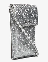 Calvin Klein - CK MUST PHONE POUCH XBODY_EMB - mobildeksel - silver emb/deb - 2