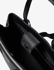 Calvin Klein - CK MUST TOTE MD - ietilpīgas somas - ck black - 4