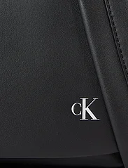 Calvin Klein - BLOCK FLAP SHOULDERBAG25 PU - syntymäpäivälahjat - black - 3