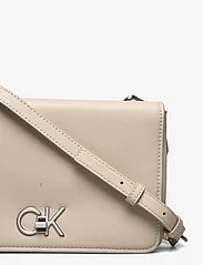 Calvin Klein - RE-LOCK DOUBLE GUSETT XBODY - bags - dk ecru - 3