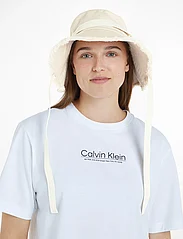 Calvin Klein - LOGO STRAP WIDE BRIM CANVAS HAT - bucket hats - dk ecru - 1