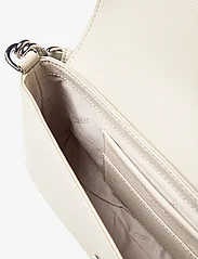 Calvin Klein - CK MUST SHOULDER BAG_EPI MONO - festtøj til outletpriser - stoney beige epi mono - 3