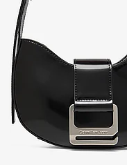 Calvin Klein - OFF DUTY SHOULDERBAG22 - ballīšu apģērbs par outlet cenām - black - 3