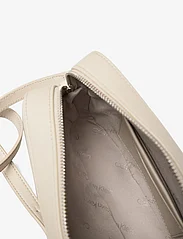 Calvin Klein - QUILT CAMERA BAG - festtøj til outletpriser - stoney beige - 4