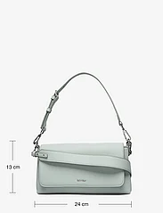 Calvin Klein - CK MUST SHOULDER BAG - dzimšanas dienas dāvanas - pigeon - 5