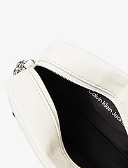 Calvin Klein - MICRO MONO CHAIN CAMERA BAG18 - festkläder till outletpriser - icicle - 4